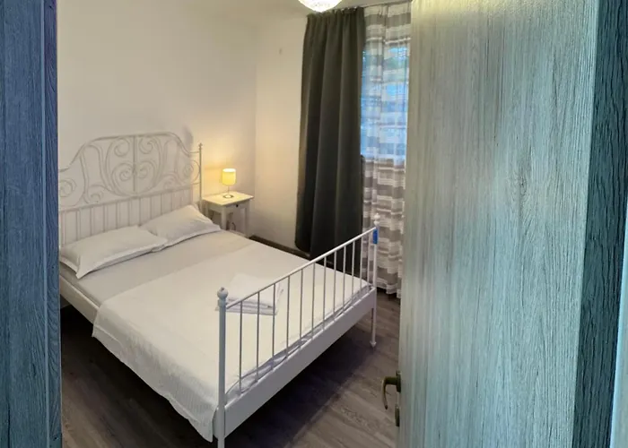 Solar D3, Private Parking, One Bedroom *